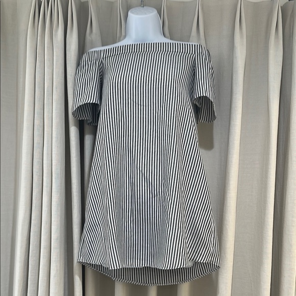 Missguided off the shoulder Black and White Mini Dress - Picture 1 of 3